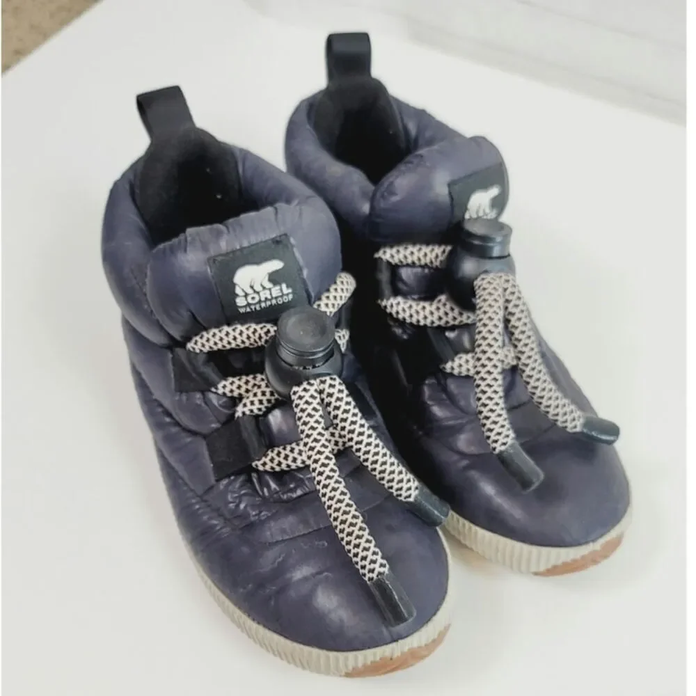 Sorel Out N About Puffy Lace Snow Boots in Navy Blue, sz 8.5